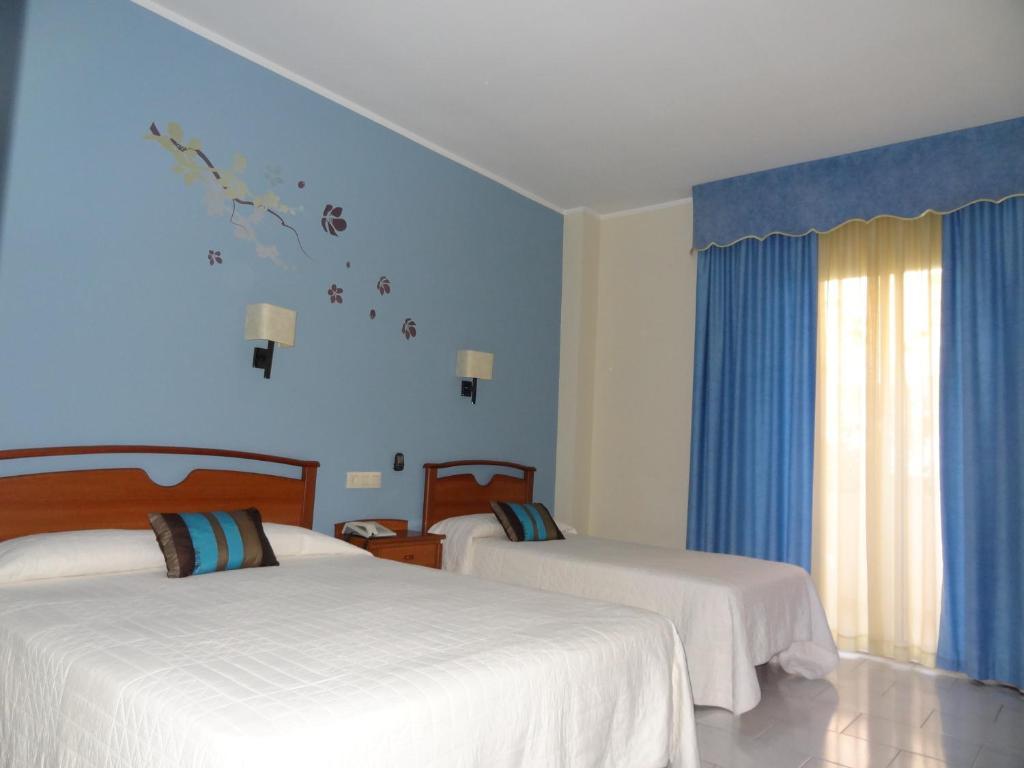 Hotel Restaurant Llansola Sant Carlos de la Ràpita Kamer foto