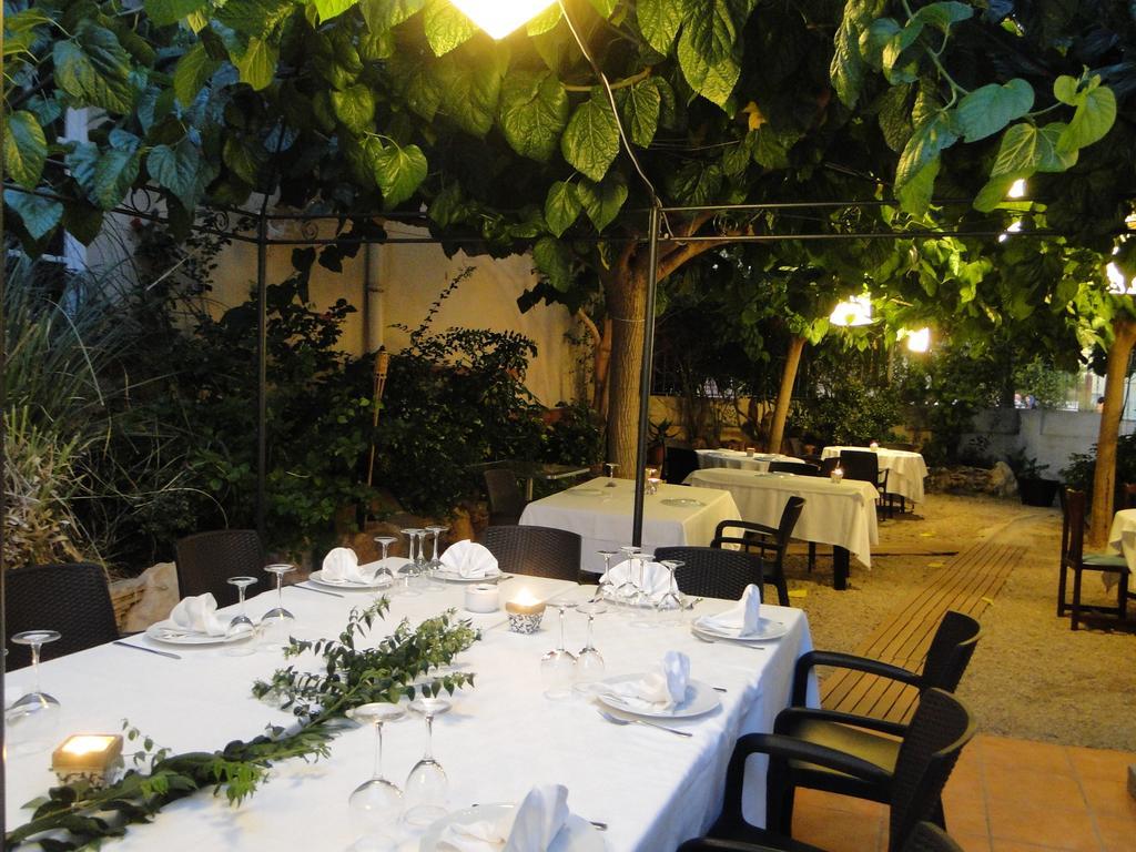 Hotel Restaurant Llansola Sant Carlos de la Ràpita Buitenkant foto