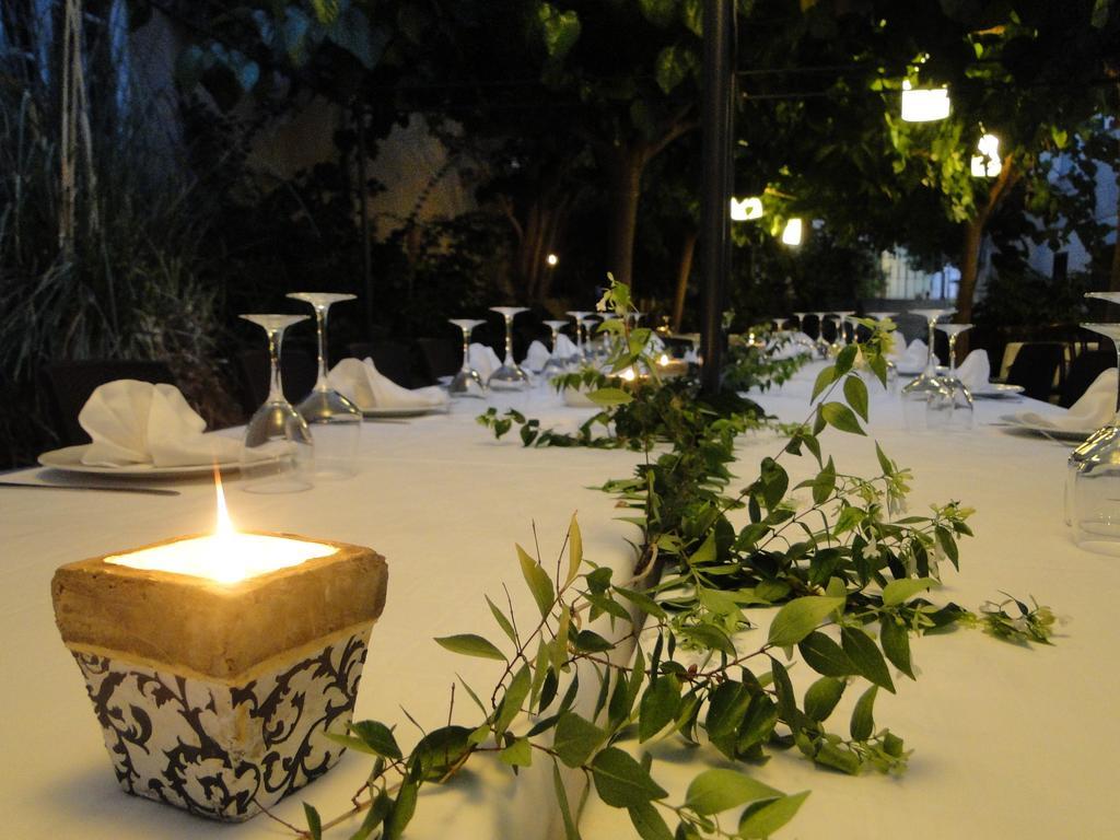 Hotel Restaurant Llansola Sant Carlos de la Ràpita Buitenkant foto